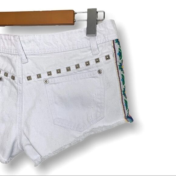 Parisian White Embroidered Shorts (girls) - Picture 4 of 4